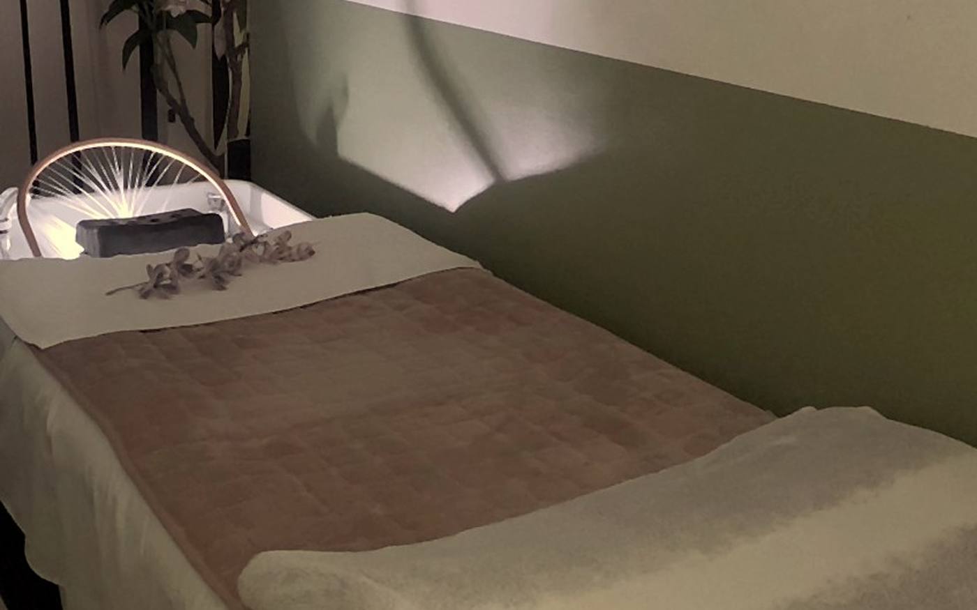 Private treatment room at Mitsuba Head Spa